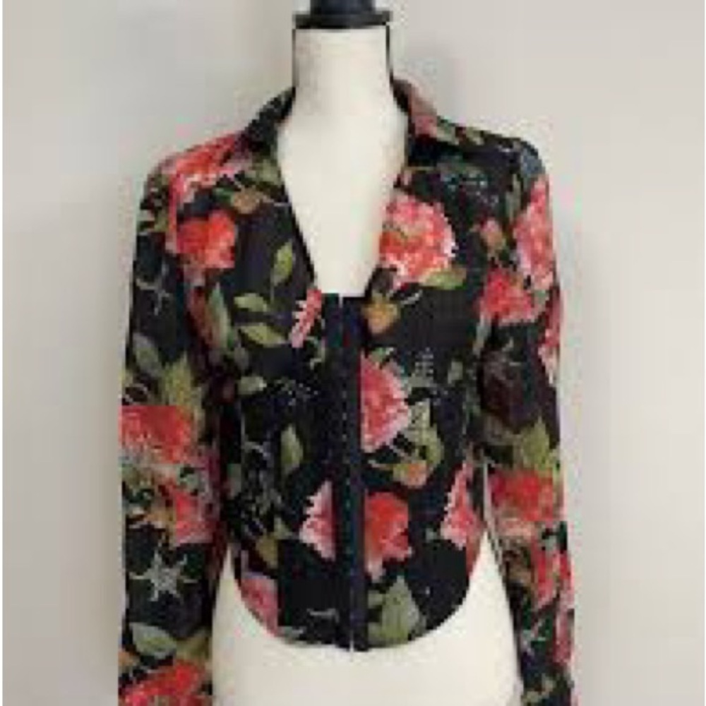 NWT:Bebe Floral Print Blouse corset-style hook & eye front closure long sleeves